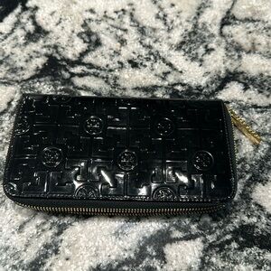 TORY BURCH Black Patent Leather Medallion Logo Continental Wallet